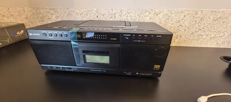 Aurex TY-AK21 в полный свой мелкий рост, вид спереди
