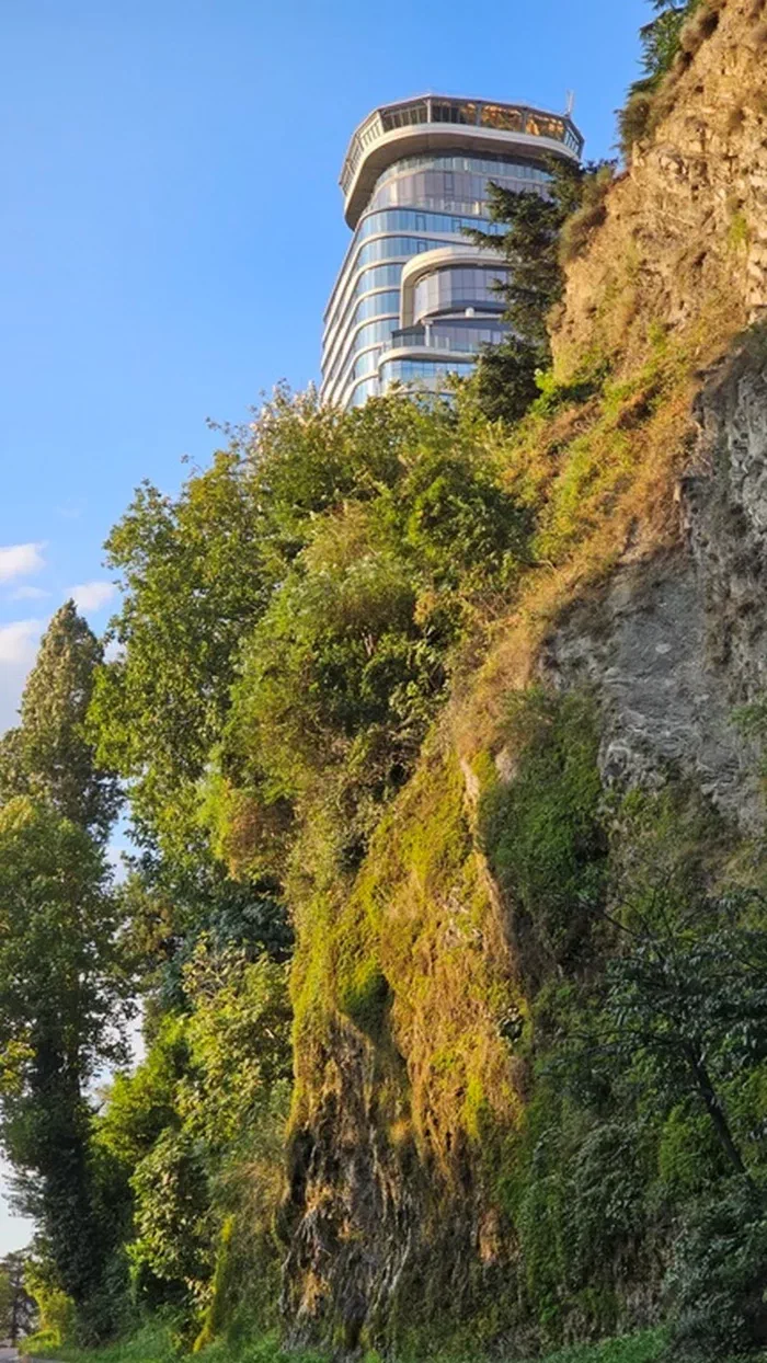 Набережная в Тбилиси