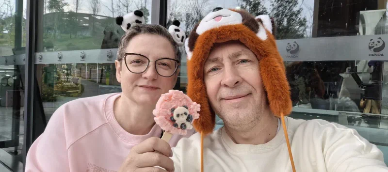 Шапка с красной пандой