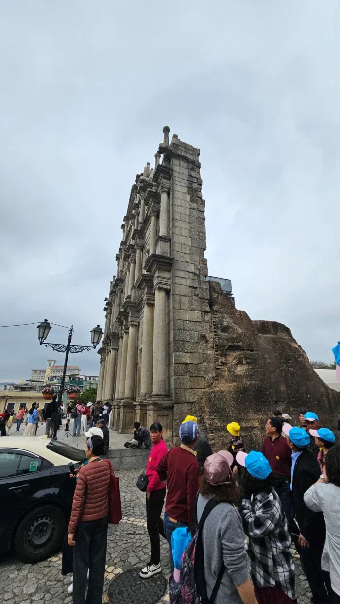 Руины собора Святого Павла, это типа центр старого Макао