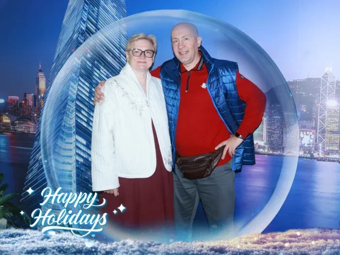 эти фотошарики в каждом фото-месте впаривают, мы отбились, ограничились фоткой в шарике