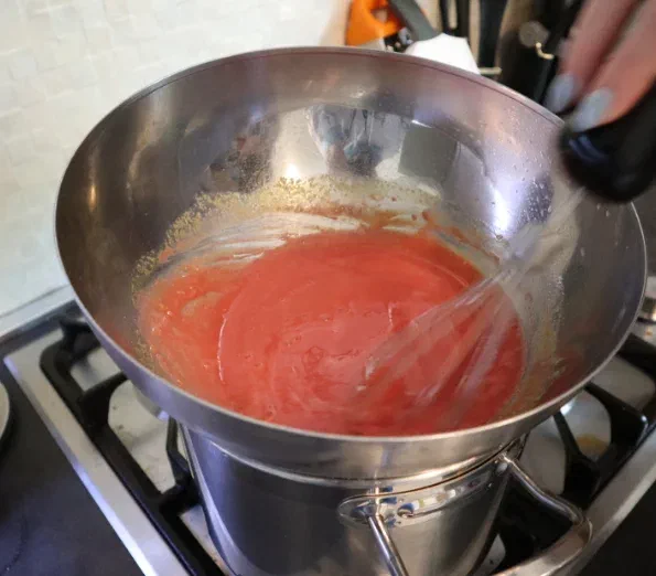 Вот он, малиновый курд, без лишних углеводов - вполне идёт как отдельный компонент в меню.