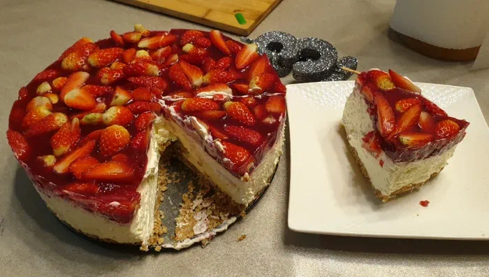 И даже кето-чизкейк в честь ДР старшего сына - если не лениться искать рецепты, то со стороны никто не догадается про диету.