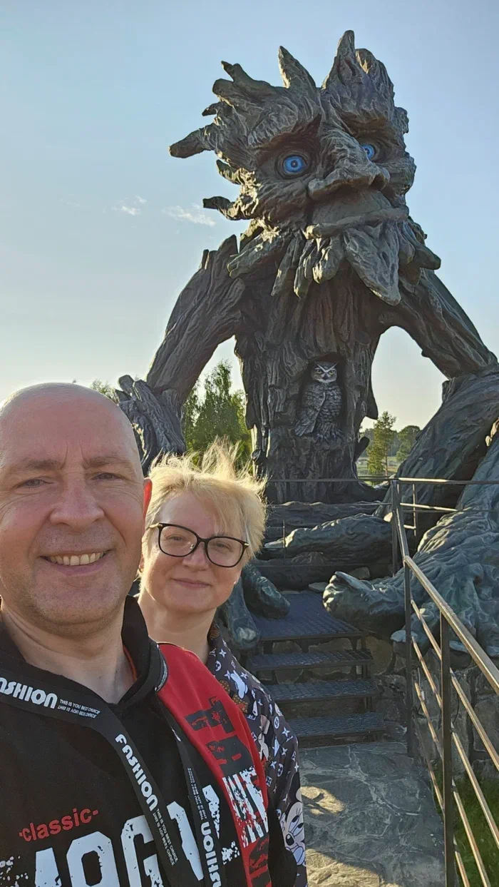 на фоне местного Лешего