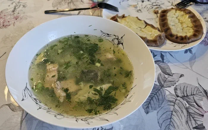 А вот и уха как раз, дома по приезду