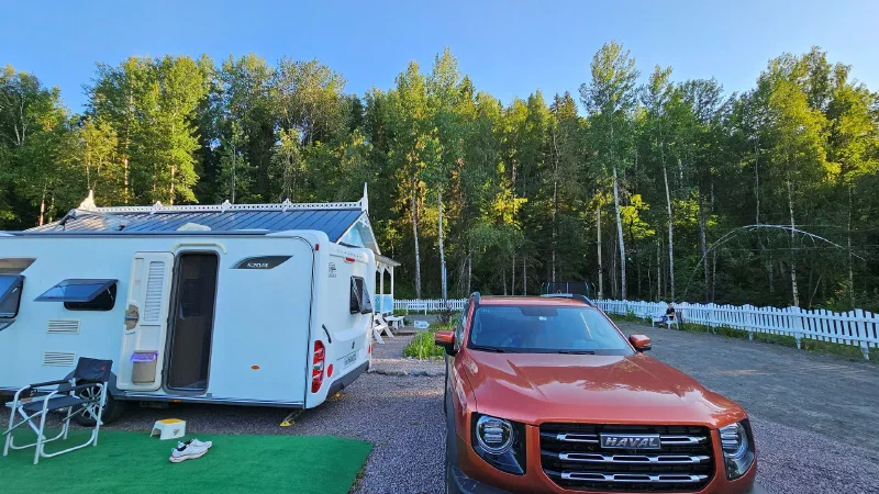 Стоим на кемпинге, Дарго отцепили, готовы гонять по окрестностям