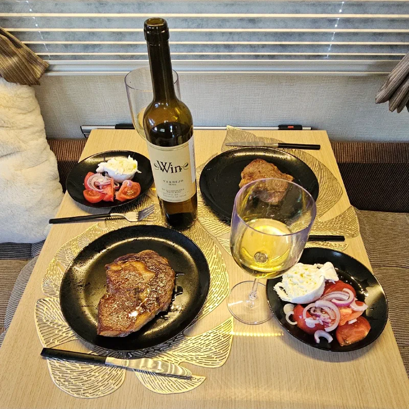 Скромный ужин в кемпинге