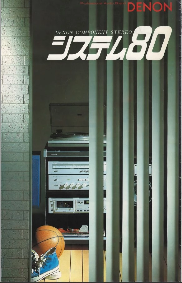 явно комната меломана, мужеского роду, вон кеды какие :)