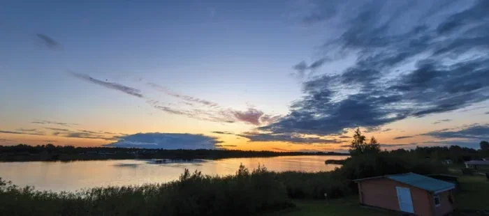 конечно, на озере - на этот раз озеро Никольское.